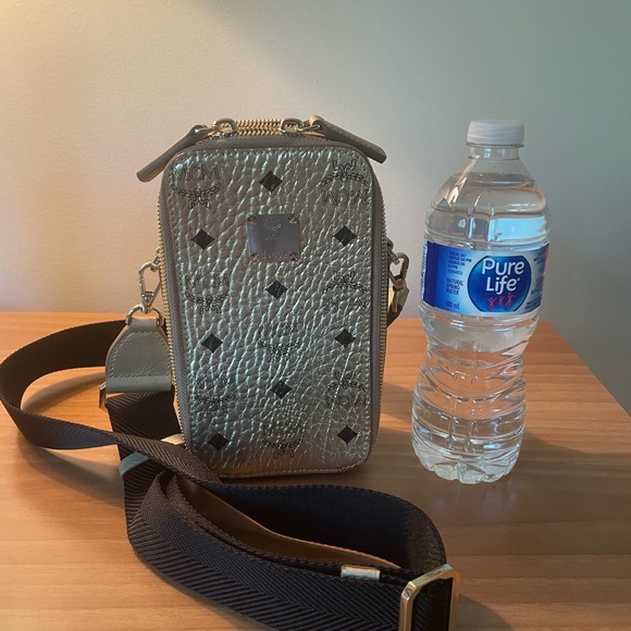 NWT MCM camera bag with dust bag - Picture 4 of 4